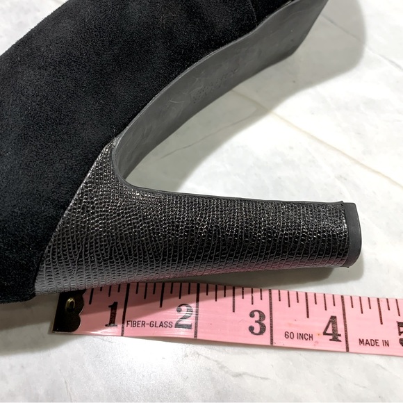 Franco Sarto black suede 4” heels with embossed heel size 8.5 - Picture 10 of 11